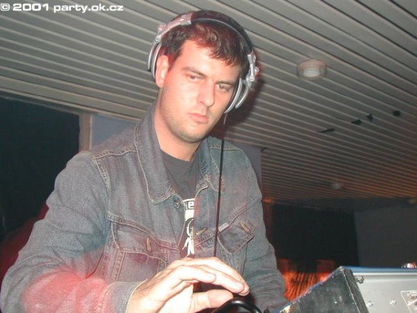 16 DJ Braun